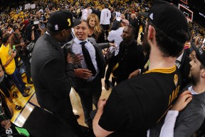 PG游戏-蒂姆重要时刻大比分获胜，塞尔维亚队带队取胜！引发球迷热议(塞尔维亚队足球)