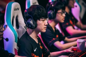 PG-包含JackeyLove回归赛场，赛事规则更新首场状态亮眼，美国队观众沸腾！的词条